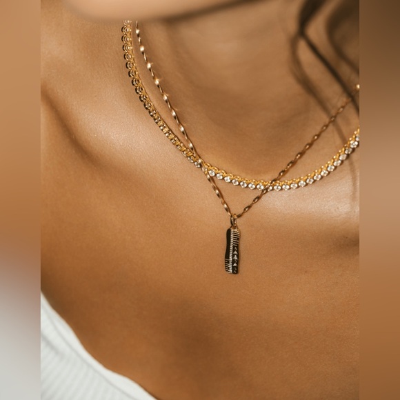 NEW 18k Gold-Plated Round Tennis Necklace– Tarnish Resistant - Picture 3 of 10